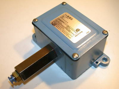 2 united electric ue pressure switch J6-9610
