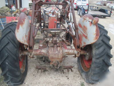 Ford 600 tractor with loader - runs - good tires