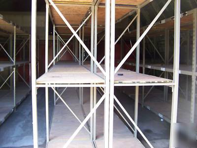 Large lot warehouse pallet racking beams gorilla racks