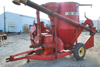 Gehl feed corn grinder mixer cattle hogs hardly used