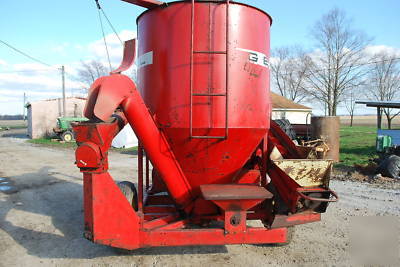 Gehl feed corn grinder mixer cattle hogs hardly used