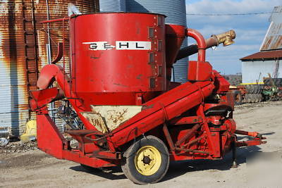 Gehl feed corn grinder mixer cattle hogs hardly used