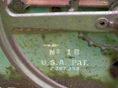 Antique john deere no. B1 hand-crank corn sheller