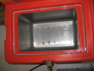 Heated meal transporter pan carrier ac dc meels wheels