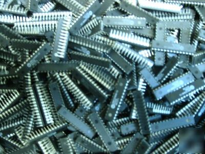 New wholesale lot of 50 UM61256AK-15 dip - pulls