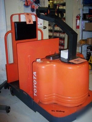 Toyota 6TBW20 electric walkie pallet truck/tow truck