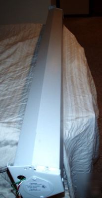 Draper targa motorized projection screen (7')