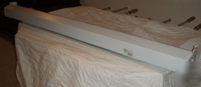 Draper targa motorized projection screen (7')