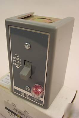 Square d manual motor starter 2510-FG1P w/ pilot light