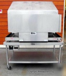 Single deck electric pizza conveyor oven