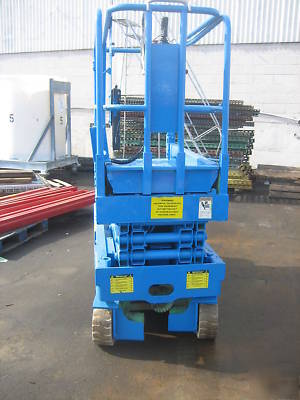 2002 genie GS1930 scissor lift ,25' work height.,hd 24V