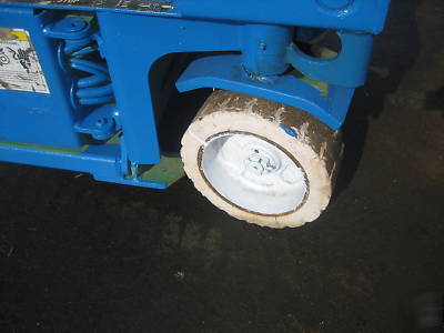 2002 genie GS1930 scissor lift ,25' work height.,hd 24V