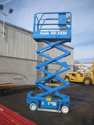 2002 genie GS1930 scissor lift ,25' work height.,hd 24V