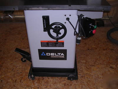 Delta 43-455 shaper 5HP 230V 1P w\ micro adjust fence
