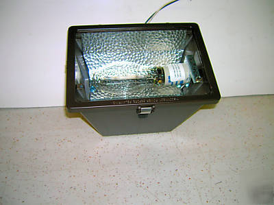 150 watt high pressure sodium floodlightw photo control