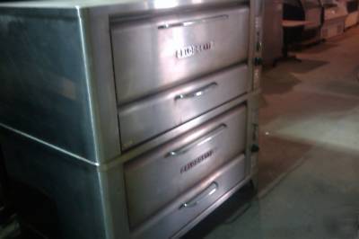 Blodgett pizza deck oven model 951 with steam