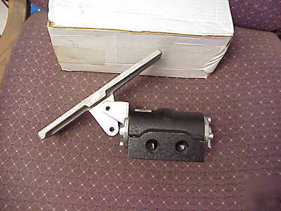 Valve , 4 way , manual , made by ingersoll-rand/aro 