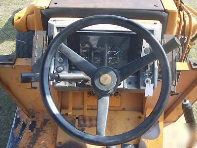 {no } case 580D backhoe~~runs & works very good~