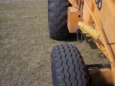 {no } case 580D backhoe~~runs & works very good~