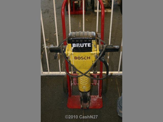 Bosch 0-611 304 034 brute breaker hammer w/bits + cart