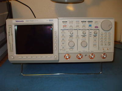 Tektronix TDS754D 500 mhz 4CH 2GS/s dpo oscilloscope