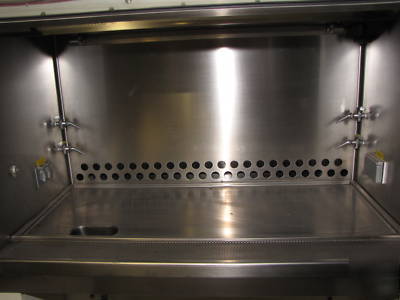 Baker 6' bio guard flow hood model B40-112
