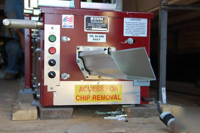 Seamless gutter machine with enclosed trailer