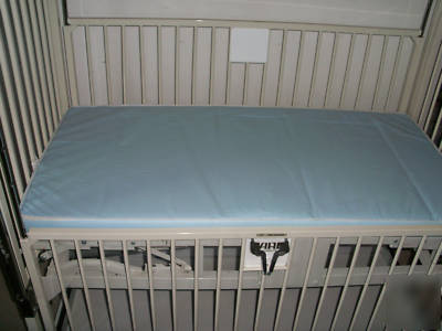 Hard hospital grade crib infant bed homecare baby-youth