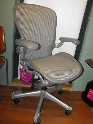 Herman miller aeron size c (large) titanium