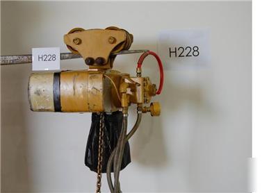 Yale Â½ ton air chain hoist KAL2 H228