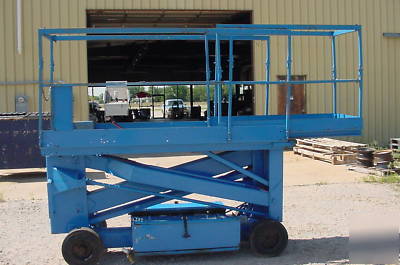 Up-right electric scissor lift 20' manlift 36