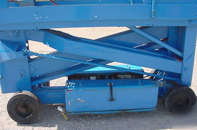 Up-right electric scissor lift 20' manlift 36