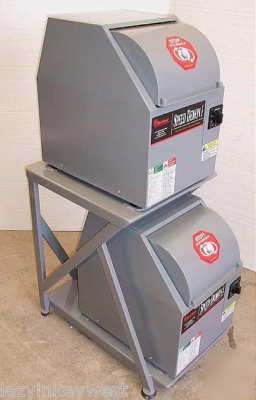 Pair of red devil 1015 sq speed demon paint shakers