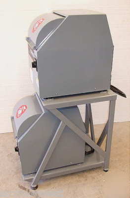 Pair of red devil 1015 sq speed demon paint shakers