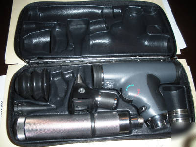 Welch allyn pan-optic ophthalmoscope (11820)/otoscope