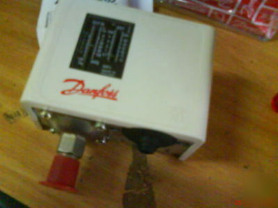 2 sets danfoss KP1 low pressure control