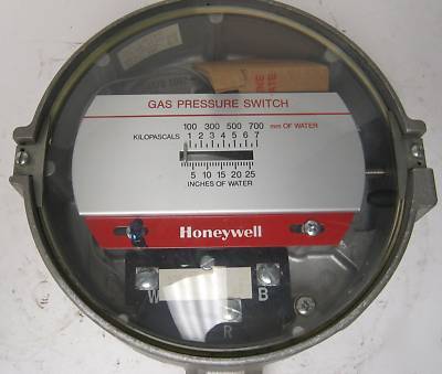 New honeywell gas pressure switch type C637B 1002 