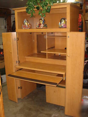 Computer desk & cabinet w/lighted hutch f/collectibles
