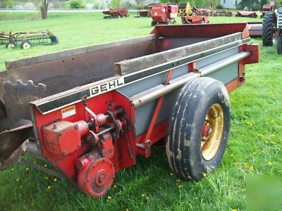 Gehl 175 manure spreader ; works good