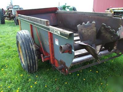 Gehl 175 manure spreader ; works good