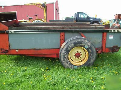 Gehl 175 manure spreader ; works good