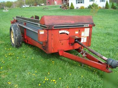 Gehl 175 manure spreader ; works good