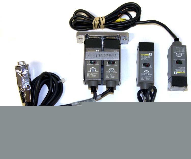 Lot 4 omron photoelectric sensor switch 24V E3L-2DE4-50