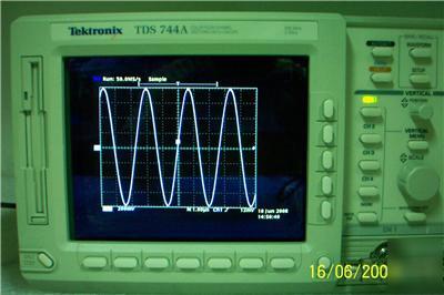 Tektronix TDS744A 4 channel color digital oscilloscope