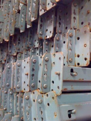 Large lot pallet racking 42