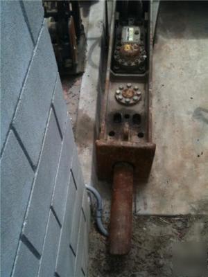 Concrete breaker ub-312