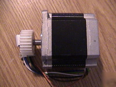 Stepper motor FH6-1571 / stp-58D307 1.8 step 2.2V 2A