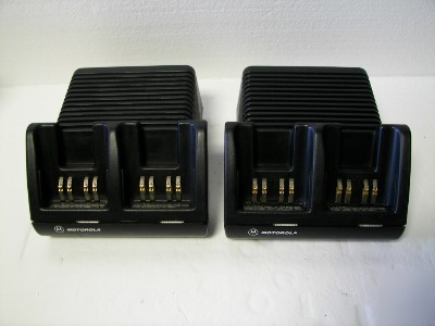 2 motorola dual radio charger AA16742