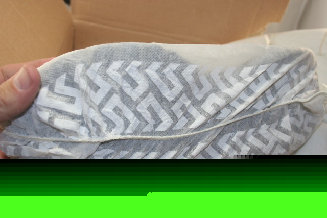 600 disposable shoe covers non-skid / real estate/ l