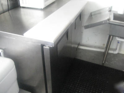 Food truck / catering truck concession truck / trailer